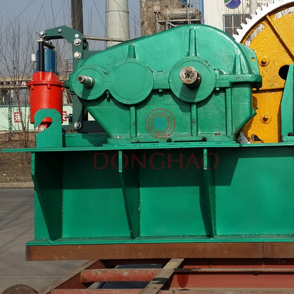 封闭卷扬20017.jpg 封闭卷扬20017.jpg