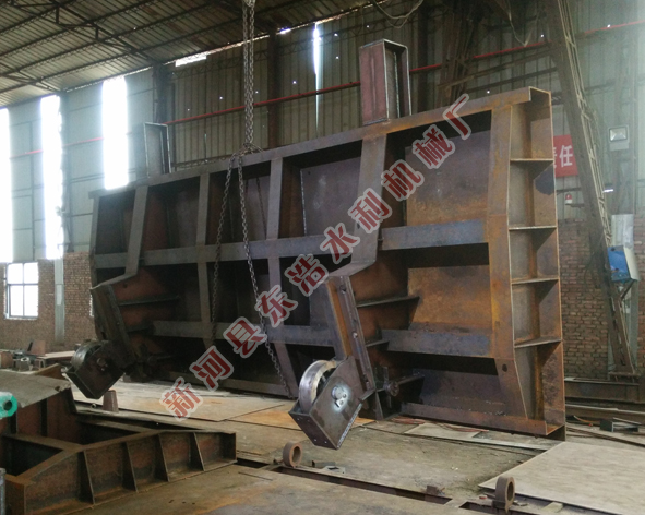 液压翻板闸门171755.jpg 液压翻板闸门171755.jpg