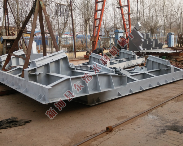 液压翻板闸门09.jpg 液压翻板闸门09.jpg